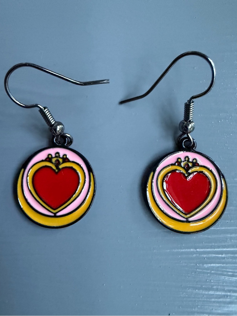 Sailor moon earring red heart with crescent moons